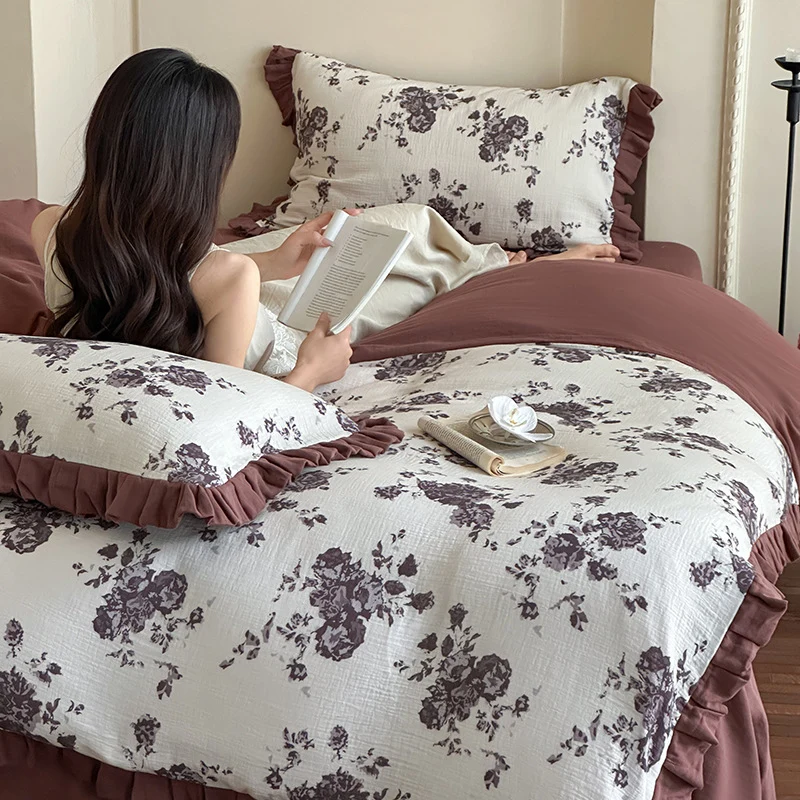 Bettwäsche-Set aus Baumwoll-Gauze mit romantischem Blumenprint und voluminösem Volant