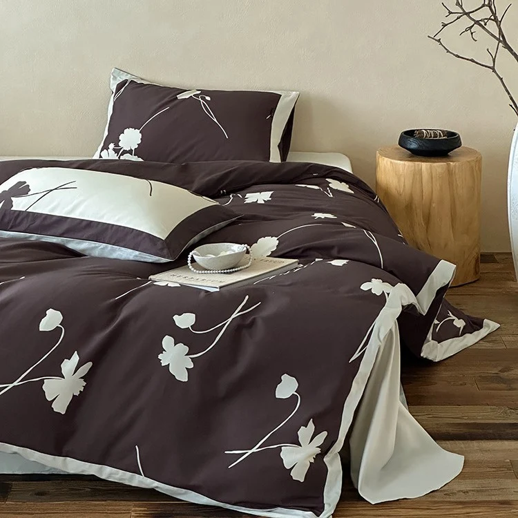 Wendbare Baumwollsatin-Bettwäschegarnitur mit floralem Silhouetten-Print und kontrastierender Kederkante