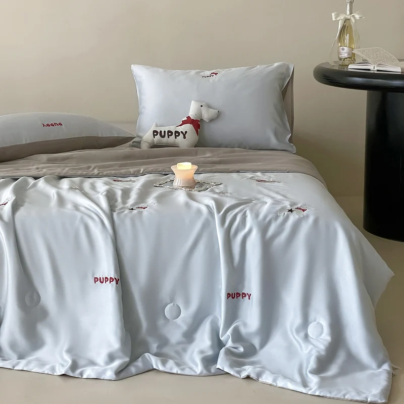 Seidenglänzende Satin-Bettwäschegarnitur mit niedlicher Panda-Stickerei