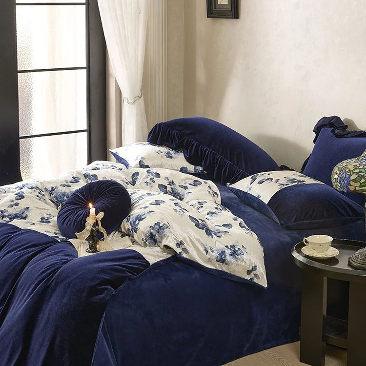 Premium-Samt-Bettwäscheset mit floralem Satin-Kontrast und dekorativer Kräuselbordüre