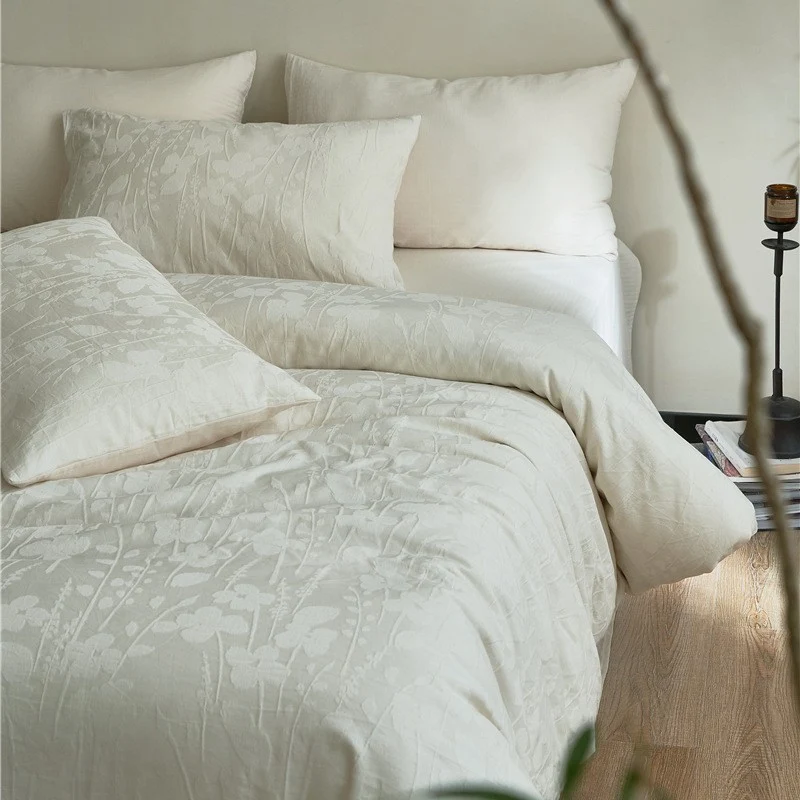 Bettwäschegarnitur aus Baumwoll‑Jacquard mit feiner Steppung und Wendefunktion