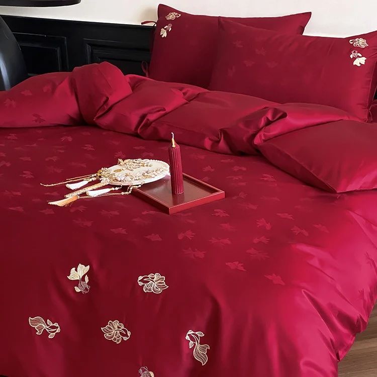 Luxuriöses Satin-Bettwäsche-Set mit feiner Blumenstickerei