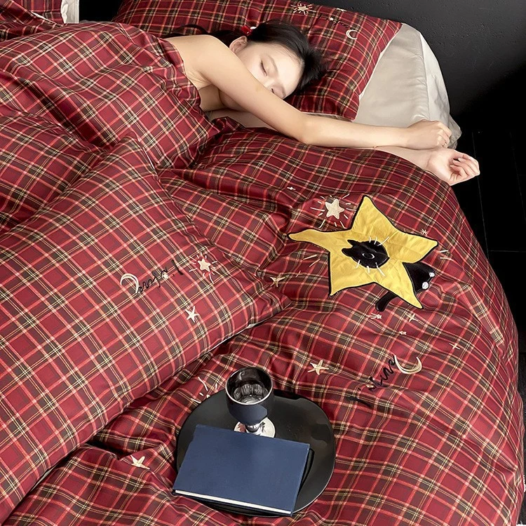 Kariertes Baumwoll-Perkal-Bettwäsche-Set mit tartan-appliziertem Bärenrelief