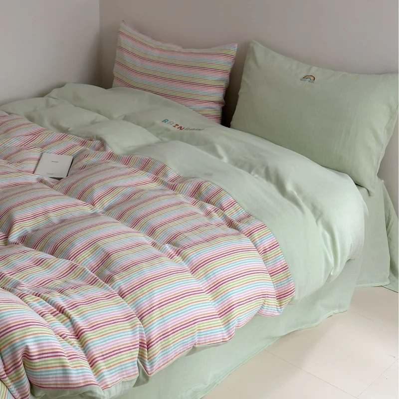 Pastell-gestreiftes Bettwäsche-Set aus Baumwoll-Leinen mit Regenbogenstickerei