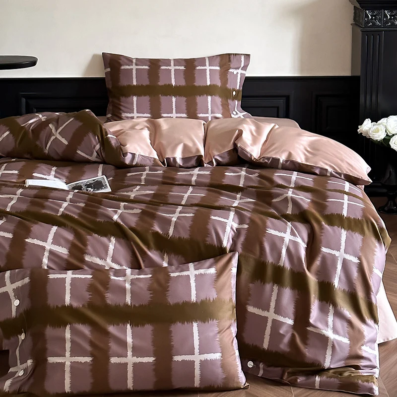 Luxuriöses Satin-Bettwäscheset mit zarten Rosenmotiven und Knopfleiste