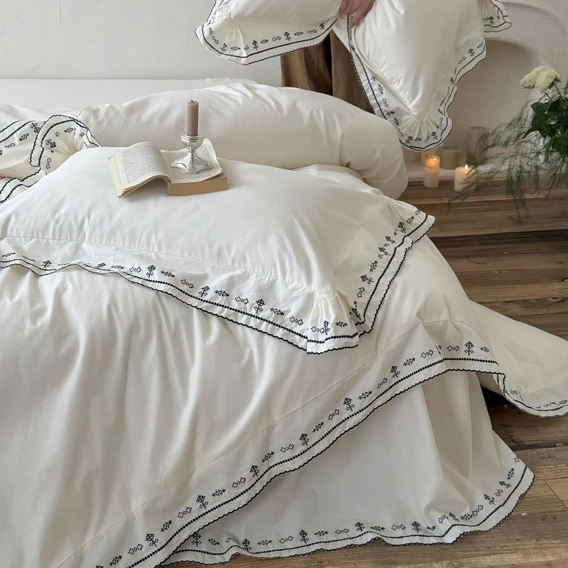 Luxuriöses besticktes Bettwäsche-Set mit Rüschensaum