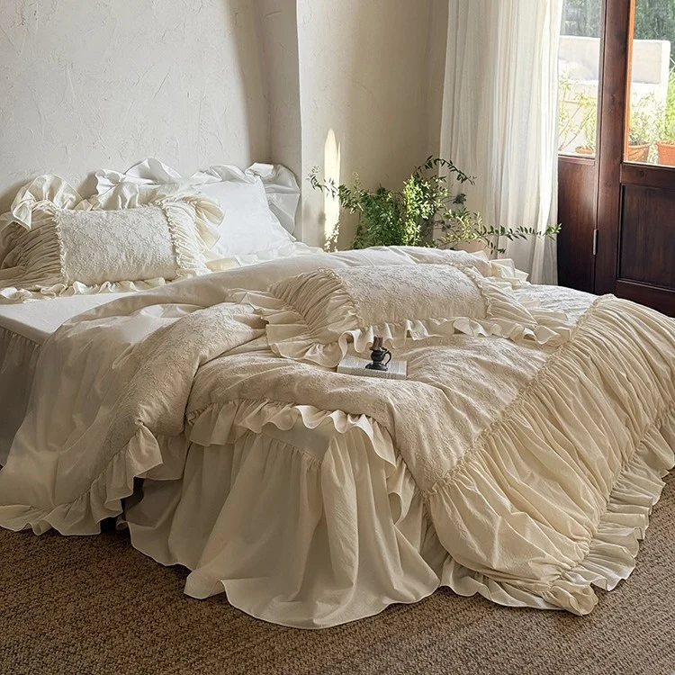 Romantisches besticktes Baumwoll-Bettwäscheset mit Volants und floraler Jacquard-Stickerei