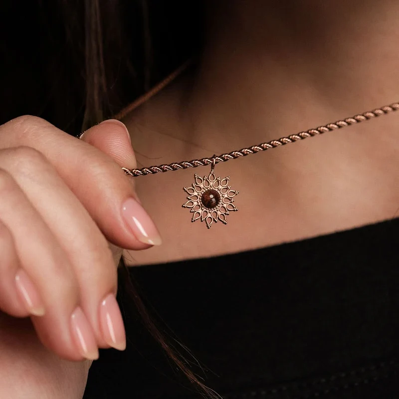 Suncatcher Halskette aus Walnussholz und Roségold - Holzkern Modell: 9010631025298