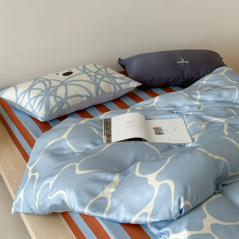 Luxuriöses Satin-Bettwäsche-Set mit floralem Aquarellprint, Volantkanten und Wendefunktion