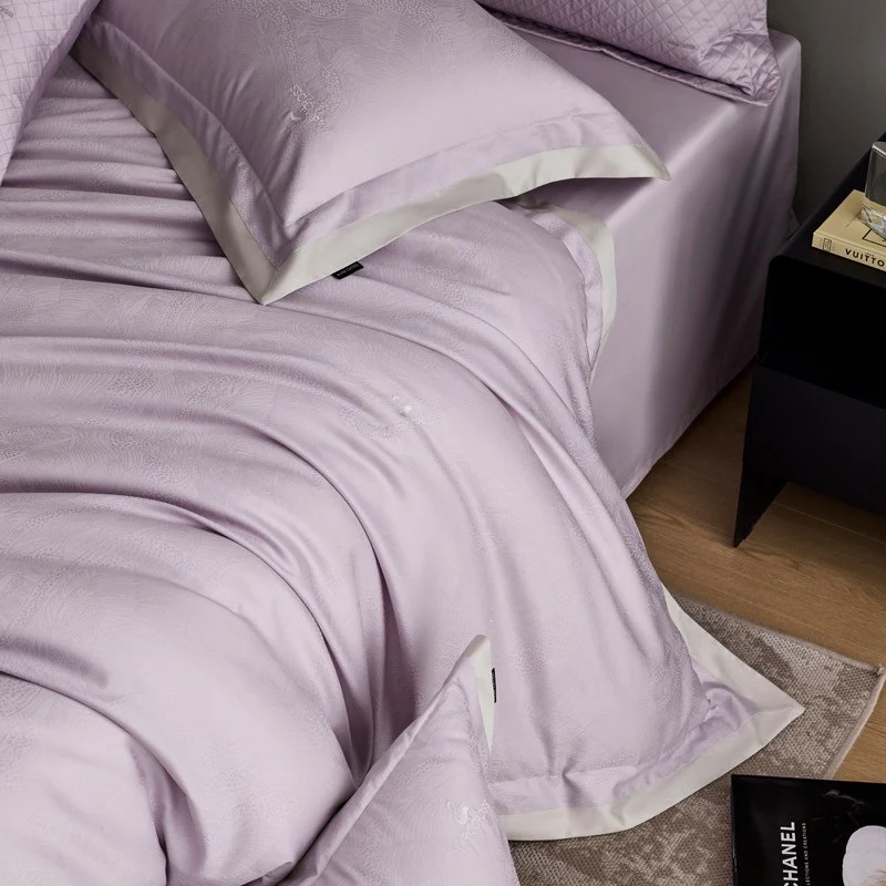 Premium-Bettwäschegarnitur aus Baumwollsatin mit dezentem Jacquard‑Relief und feinem Saum