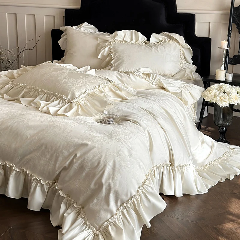 Elegante Bettwäsche-Garnitur aus satinähnlichem Jacquard mit Volantkante