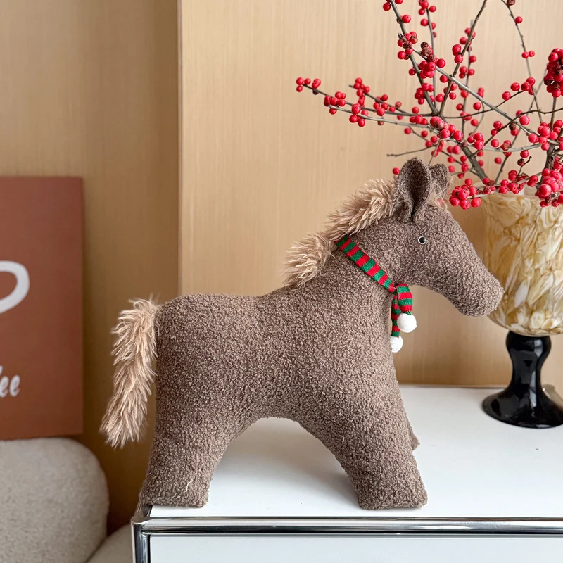 Dekoratives Kuschelpferd aus Teddy-Fleece als Deko- und Spielkissen