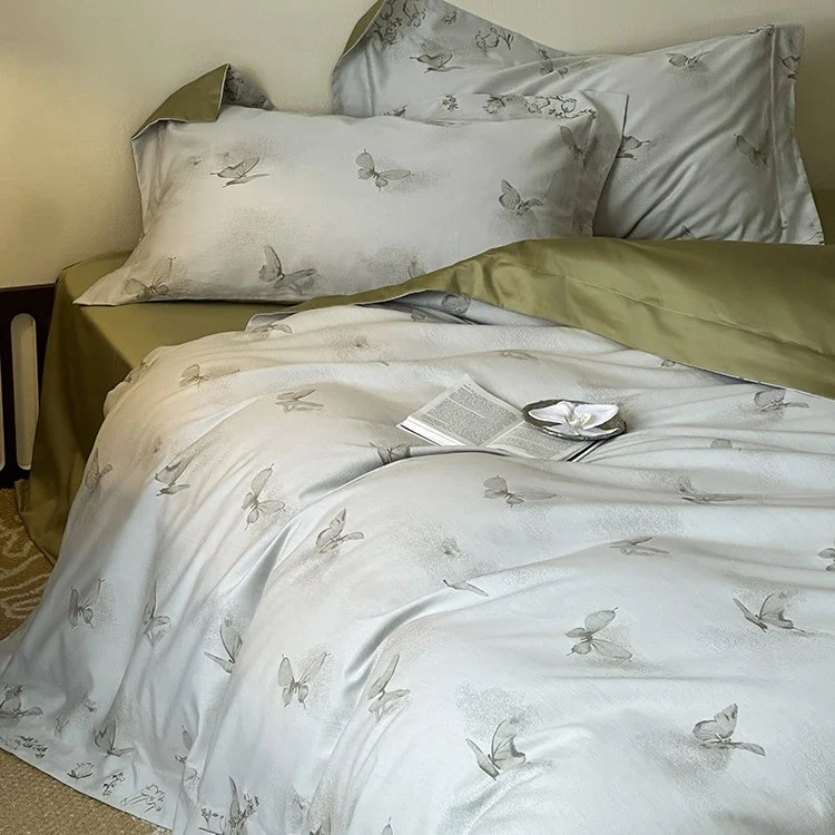 Elegantes fein gewebtes Bettwäsche-Set aus Mako‑Satin mit dezenter Schmetterlings‑Jacquardstruktur und Wendekissen