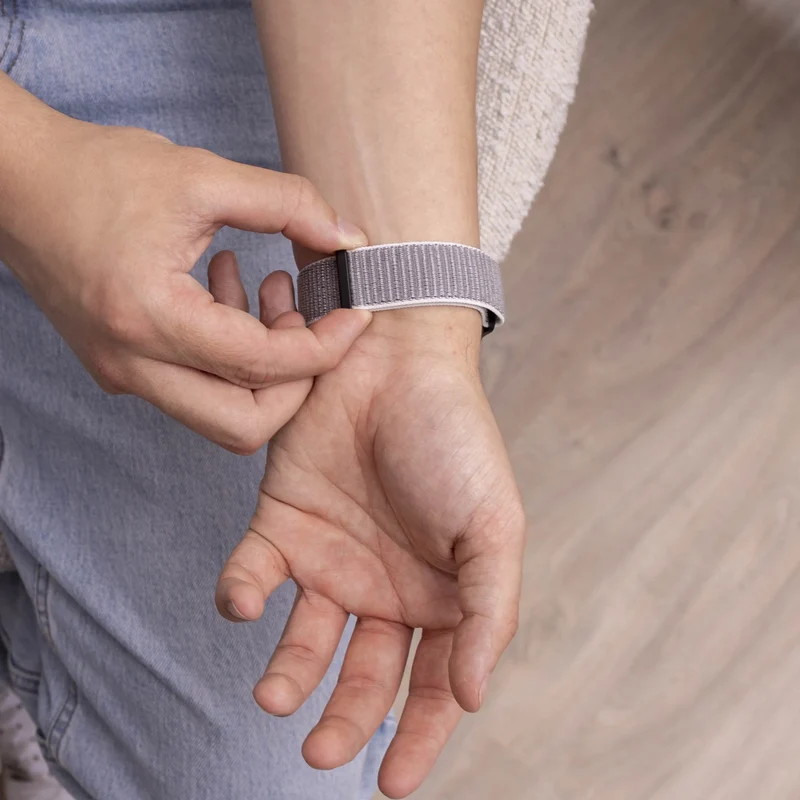 Samsung Galaxy Watch 9 - 44mm Nylonarmband (Muschelweiß)