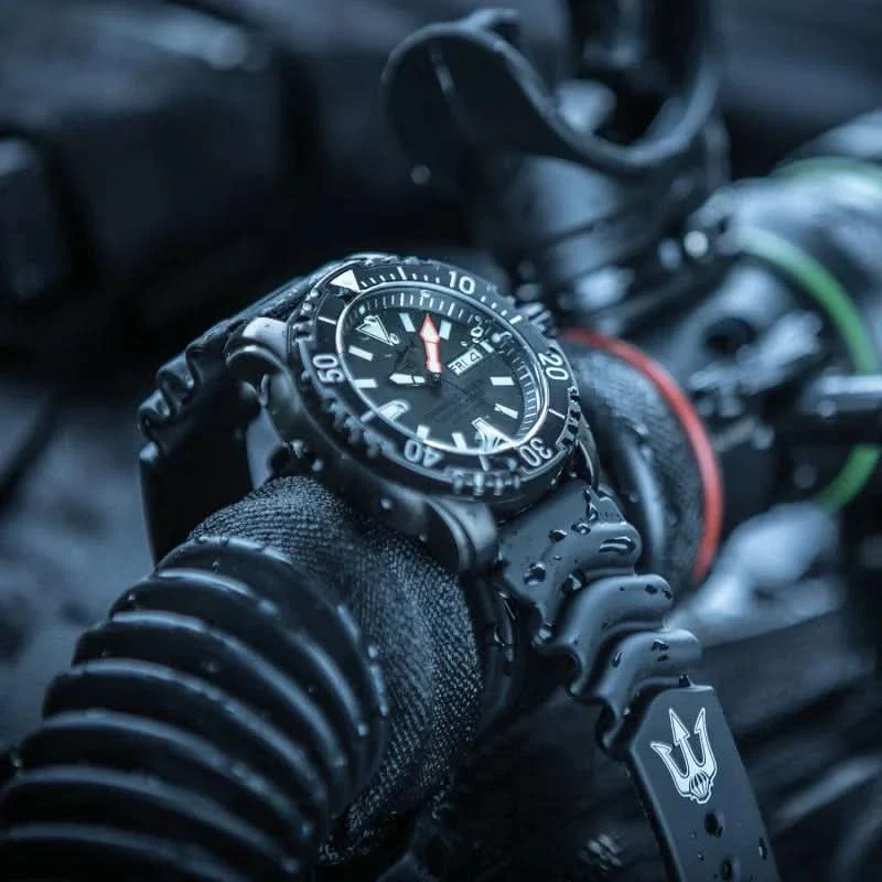 Chris Benz Defense CB-1000-KD Uhr • 1000m • Saphirglas