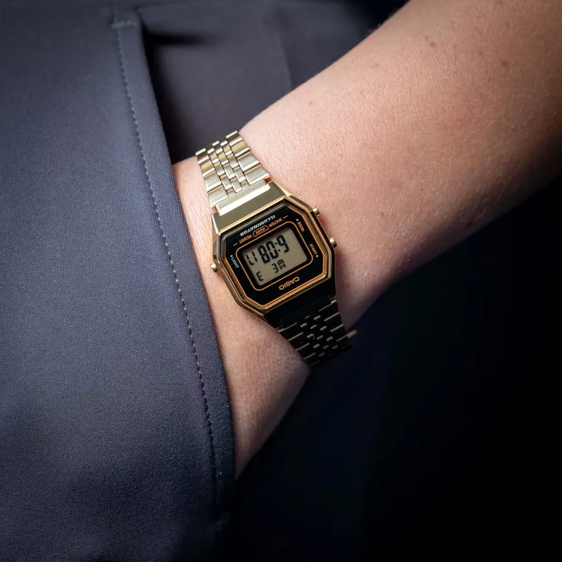 Casio Vintage LA680WEGA-1ER Damenuhr • Kultiges Retro-Design • Nützliche Alltagsfunktionen