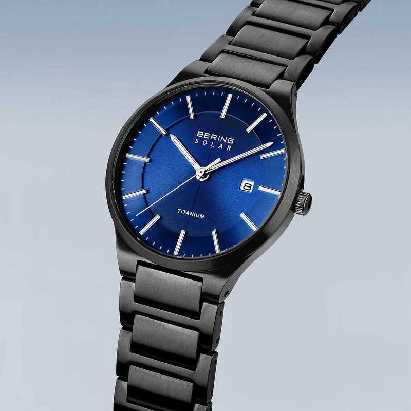 Bering Solar 15239-727 Herrenuhr • Saphirglas • Titan