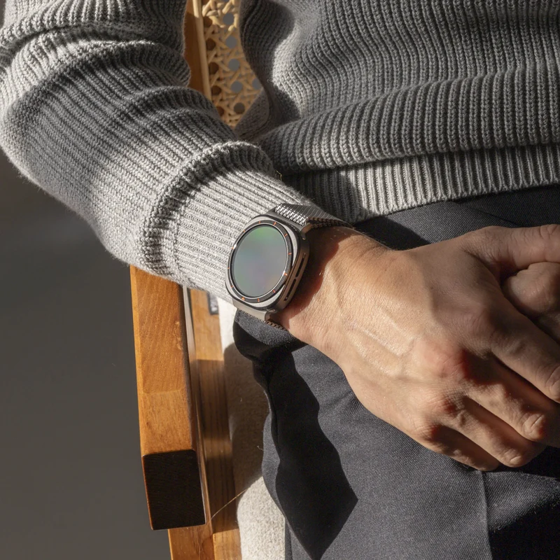 Samsung Galaxy Watch Ultra 2 Modernes Milanese Armband (Titan)