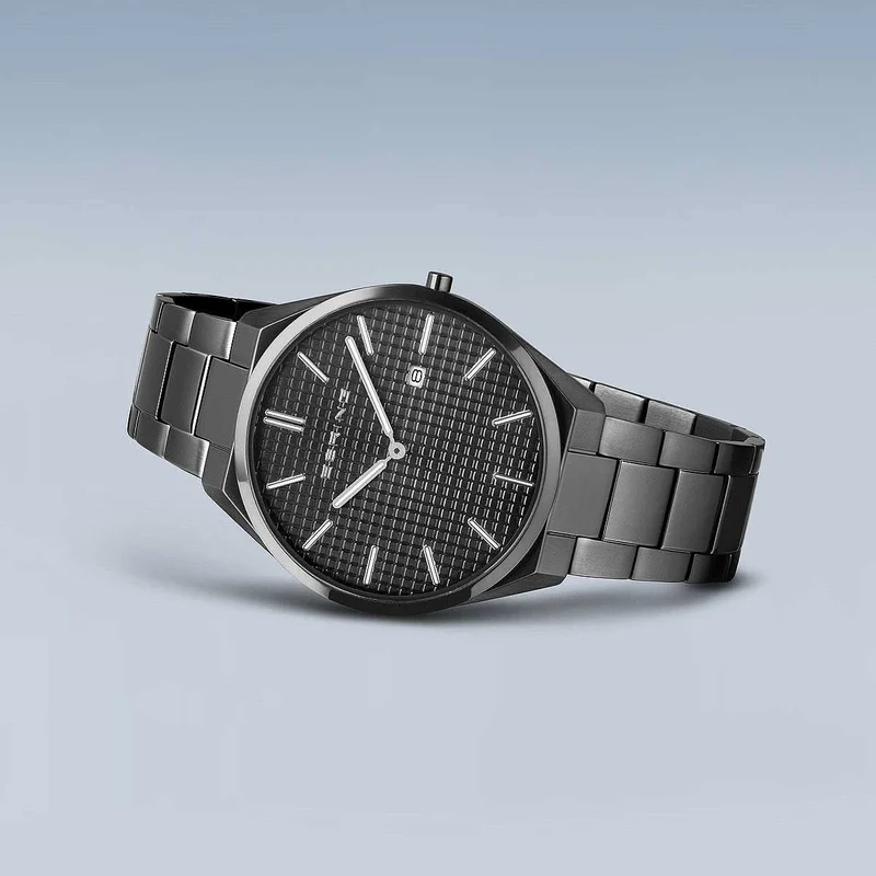 Bering Ultra Slim 17240-777 Herrenuhr • Kratzfestes Saphirglas • Ultraflaches Design