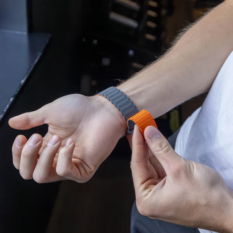 Samsung Galaxy Watch Ultra 2 Magnetisches Silikonarmband (Grau/Orange)
