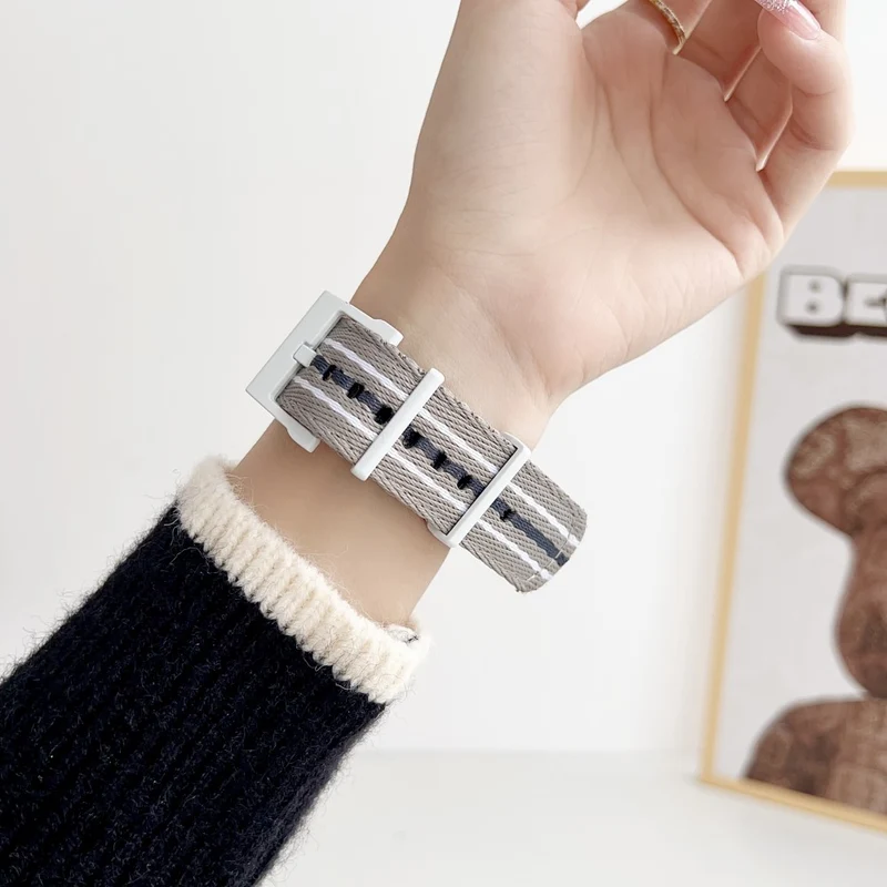 Apple Watch 49mm / 45mm / 44mm / 42mm Nylon Watch Strap - Black / White
