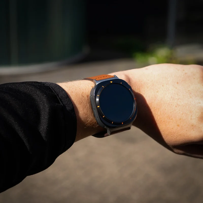 Samsung Galaxy Watch Ultra 2 Lederarmband mit Druckknopfverschluss (Braun)