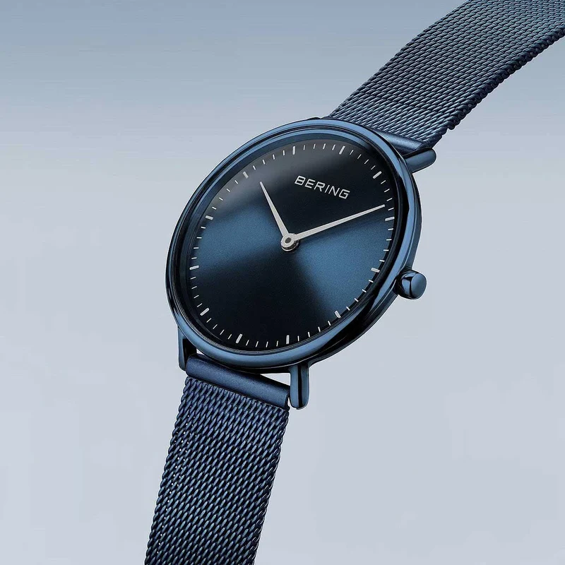 Bering Ultra Slim 15729-397 Damenuhr • Kratzfestes Saphirglas • Blaues Milanaise-Band