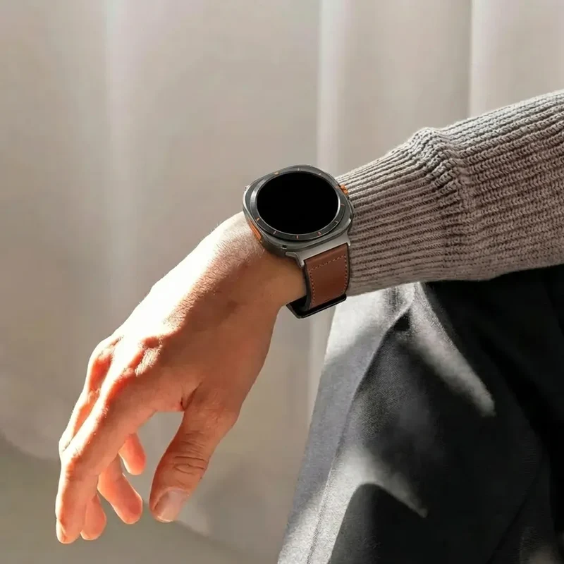 Bandz Samsung Galaxy Watch Ultra 2 Hybrid Lederarmband mit Schnalle (Braun)