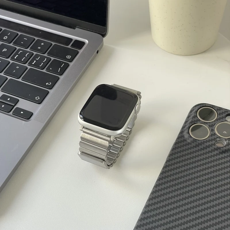 Apple Watch 49mm / 45mm / 44mm / 42mm Wrist Strap Magnetic Watch Band
