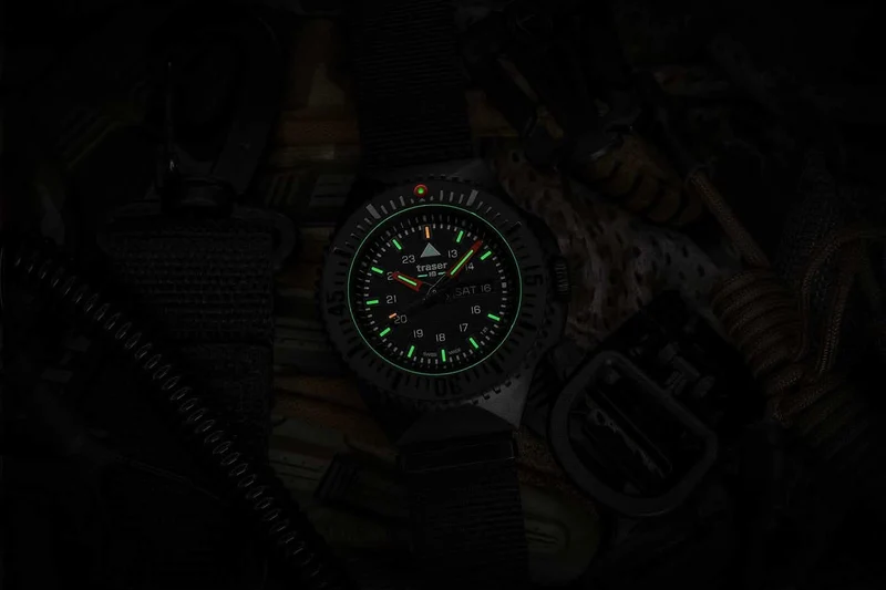 Traser P69 Black Stealth 109854 Herrenuhr • H3-Tritium • Swiss Made