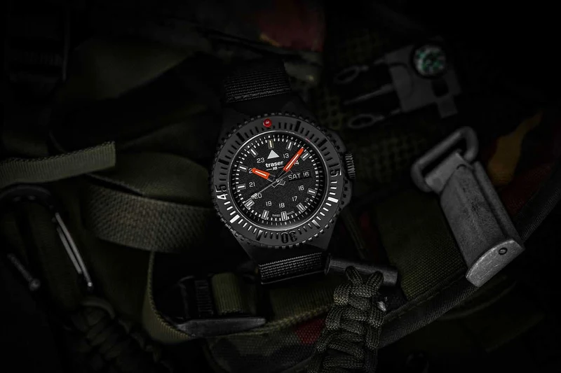 Traser P69 Black Stealth 109854 Herrenuhr • H3-Tritium • Swiss Made