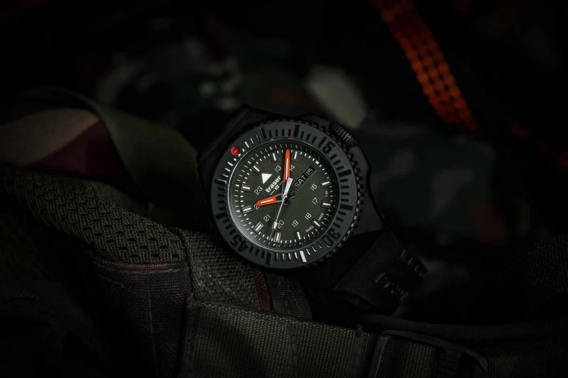 Traser P69 Black Stealth 109859 Herrenuhr • Trigalight • Swiss Made