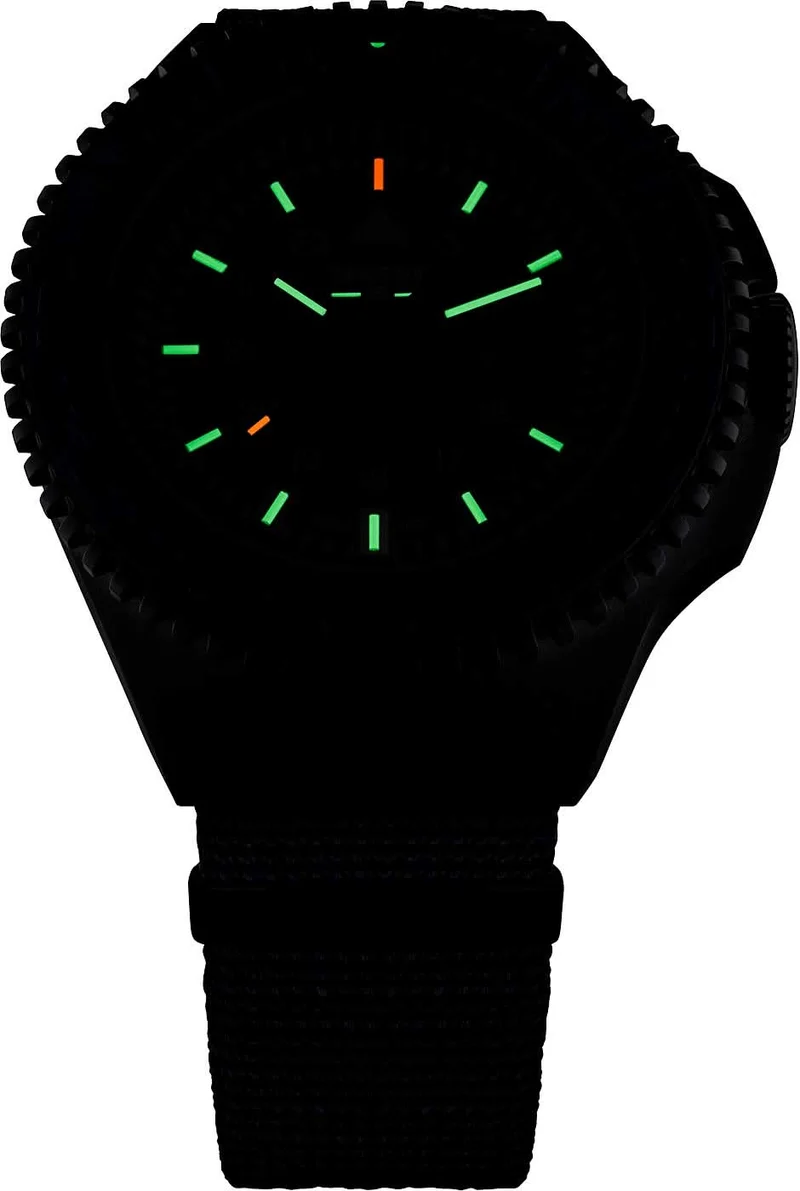 Traser P69 Black Stealth 109858 Herrenuhr • H3-Tritium Leuchttechnologie • Swiss Made