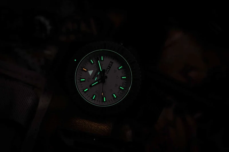 Traser P69 Black Stealth 109861 Herrenuhr • Trigalight H3 • Swiss Made