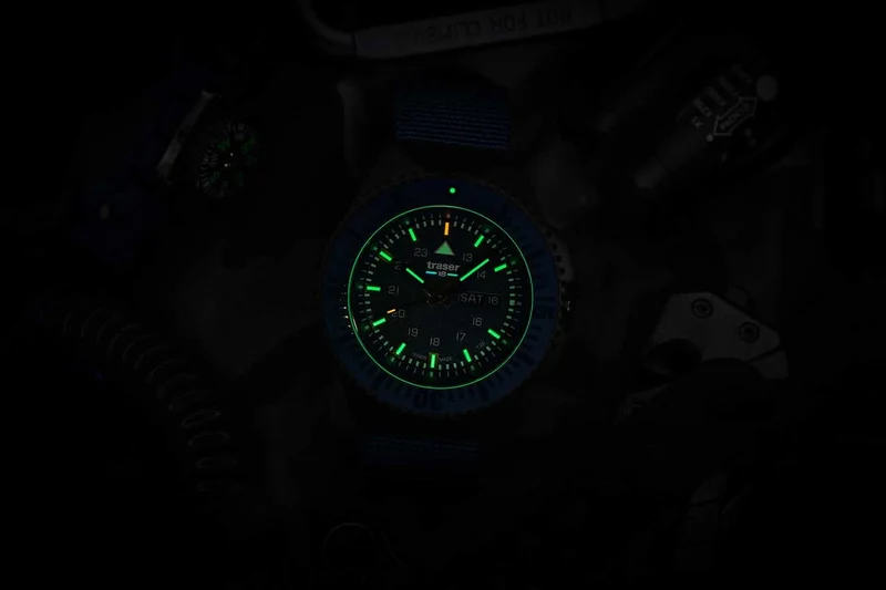 Traser P69 Black Stealth 109856 Herrenuhr • Trigalight H3 • Swiss Made