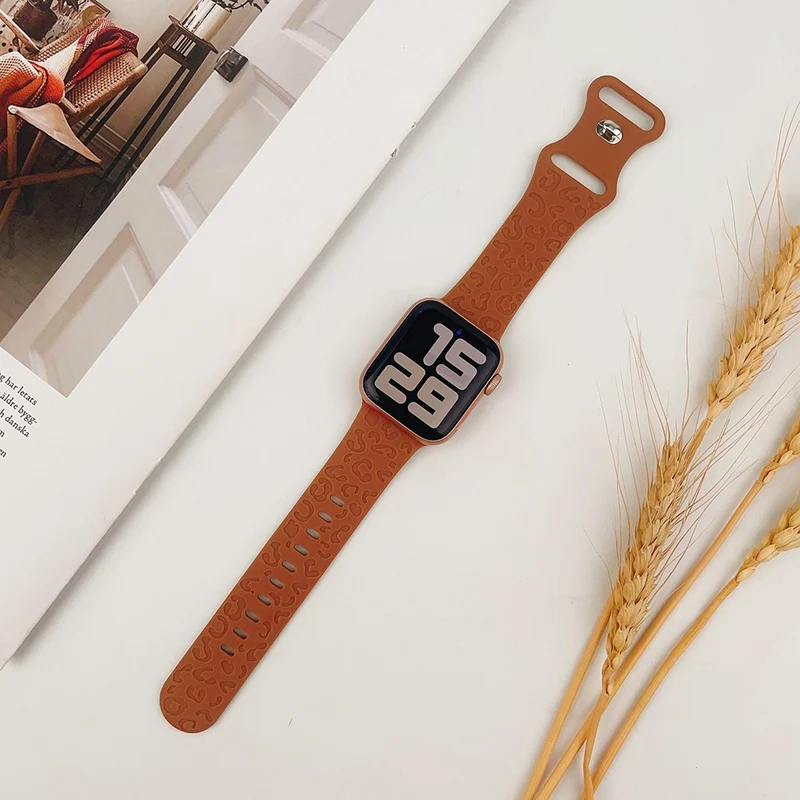 Apple Watch Series 49mm - 45mm - 44mm - 42mm Universal Flexible Leopard Pattern Watch Strap - Tan