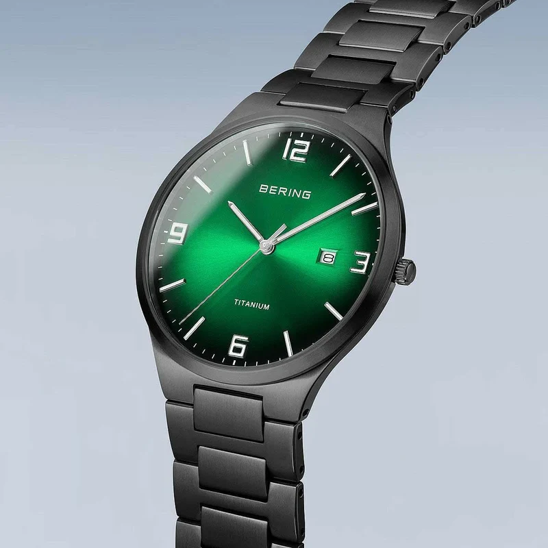 Bering Solar 15240-728 Herrenuhr • Solar-Antrieb • Kratzfestes Saphirglas