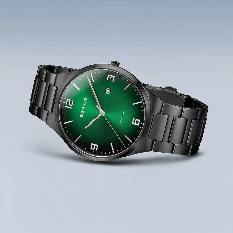 Bering Solar 15240-728 Herrenuhr • Solar-Antrieb • Kratzfestes Saphirglas