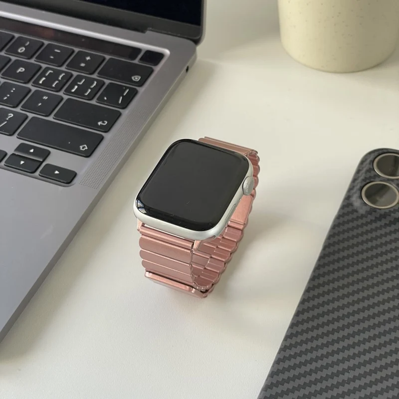 Apple Watch 41mm / 40mm / 38mm Magnetic Watchband Strap