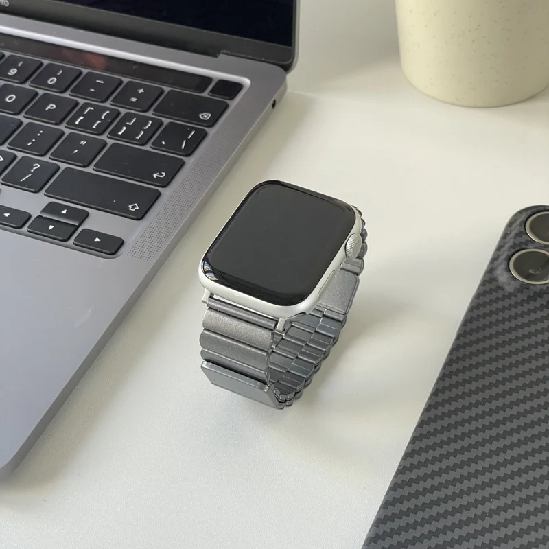 Apple Watch 41mm / 40mm / 38mm Magnetic Watchband Strap