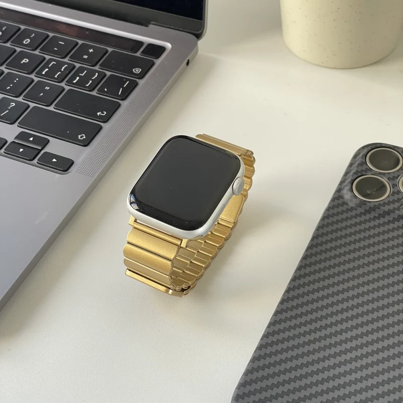 Apple Watch 41mm / 40mm / 38mm Magnetic Watchband Strap