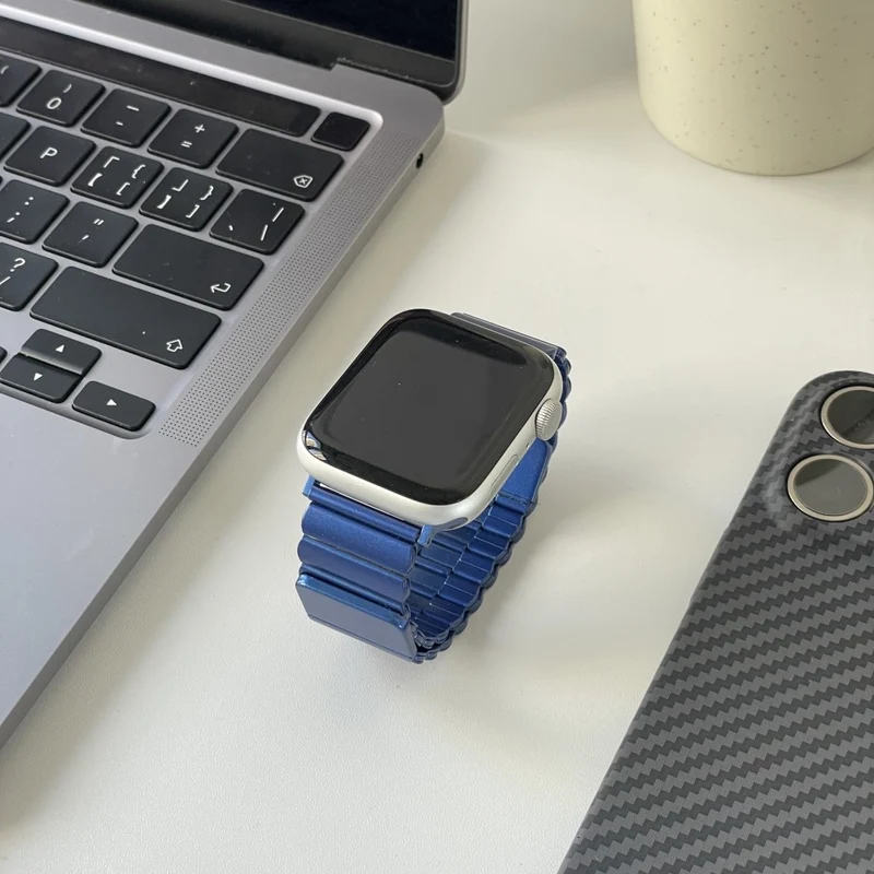 Apple Watch 41mm / 40mm / 38mm Magnetic Watchband Strap