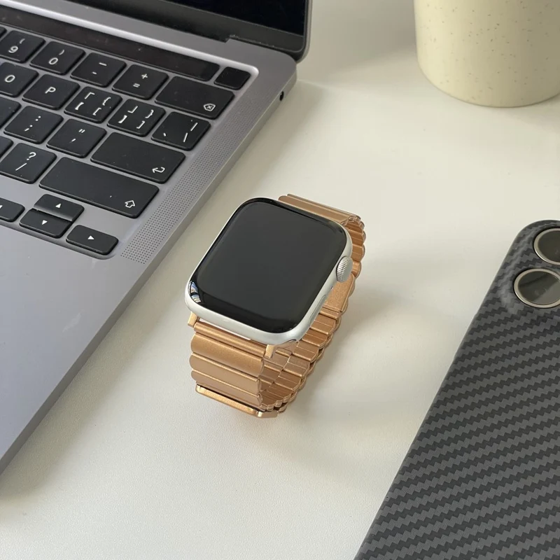 Apple Watch 41mm / 40mm / 38mm Magnetic Watchband Strap