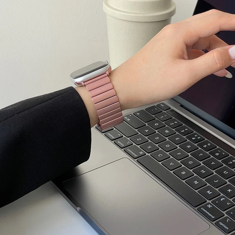 Apple Watch 41mm / 40mm / 38mm Magnetic Watchband Strap