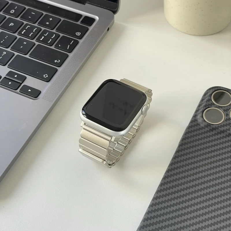 Apple Watch 41mm / 40mm / 38mm Magnetic Watchband Strap