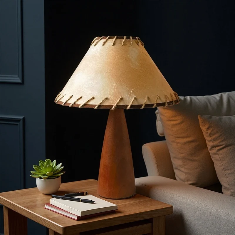 Rustikale Tischlampe mit einzigartigem Lederlampenschirm
