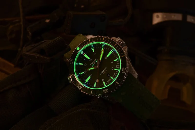 Traser P67 Diver 110327 Herrenuhr • H3-Tritium • Swiss Made
