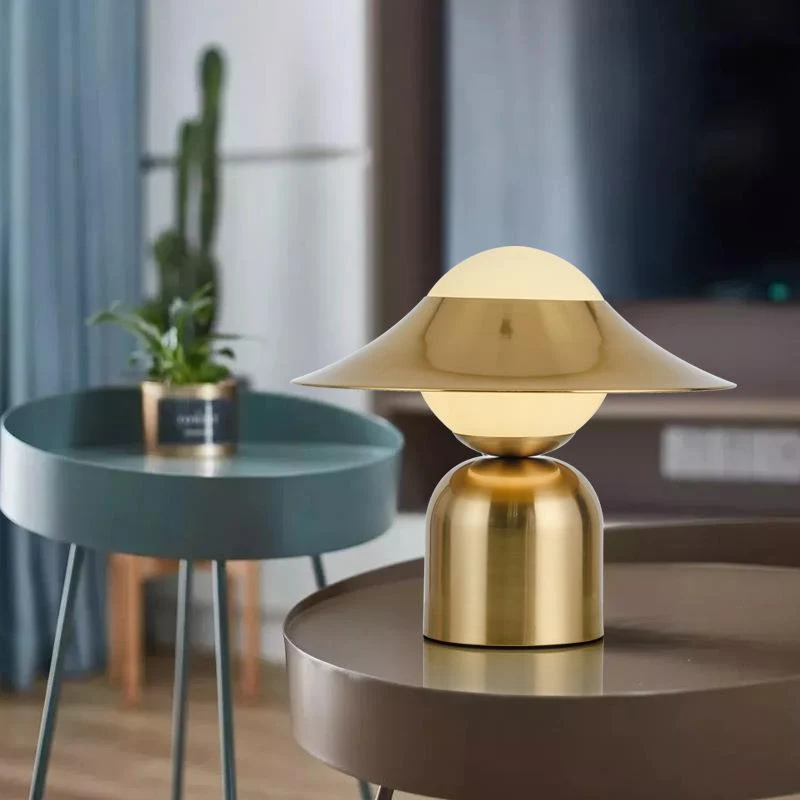 Moderne Tischlampe mit einzigartigem skulpturalem Design
