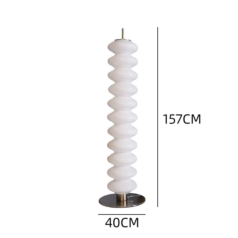 Skulpturale Stehlampe mit gekrümmtem Design