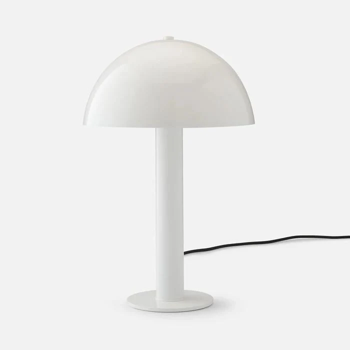 Moderne Tischlampe mit elegantem Globusschirm